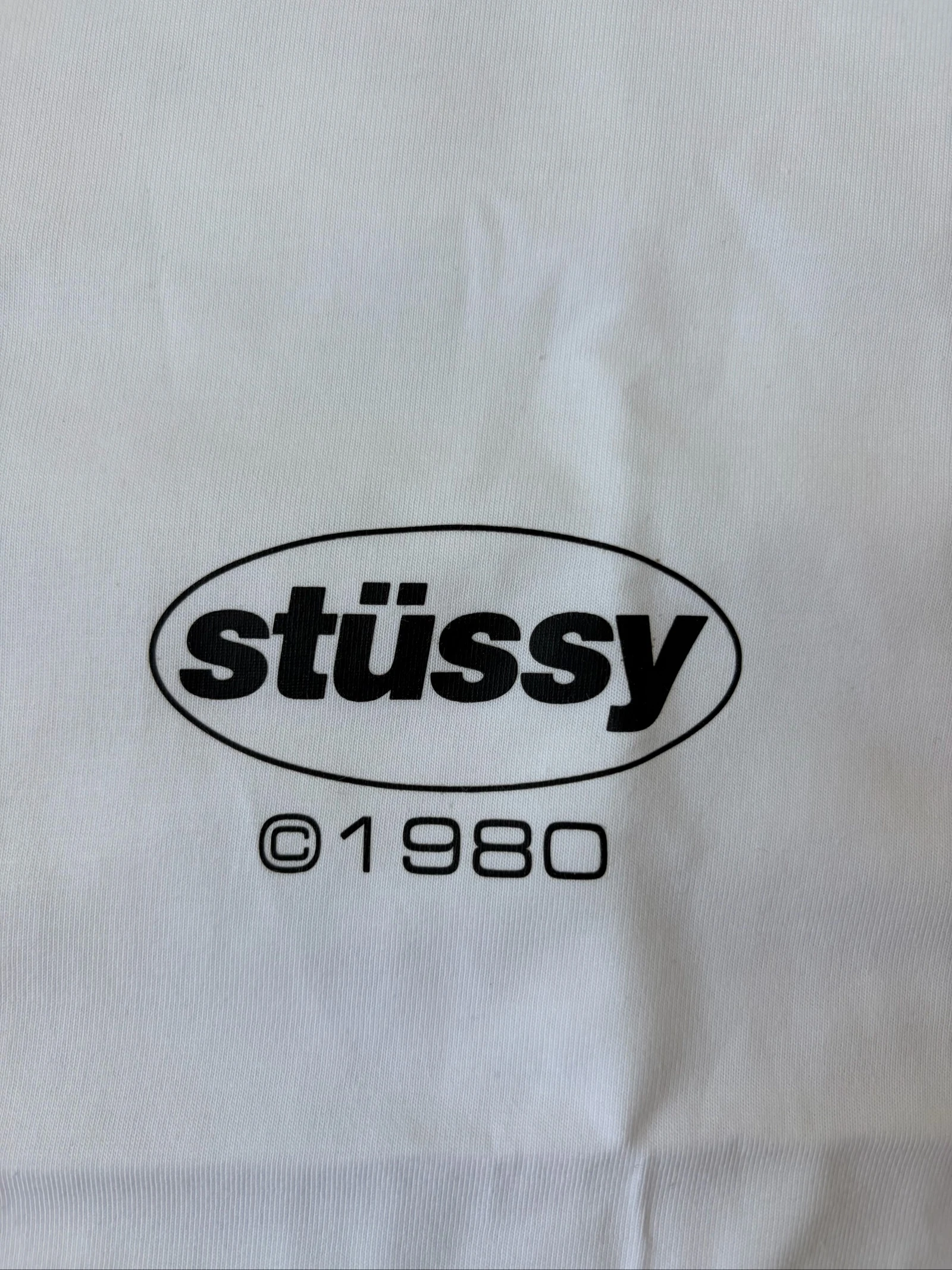 T-Shirt Stussy com marcas de calor – photo 2